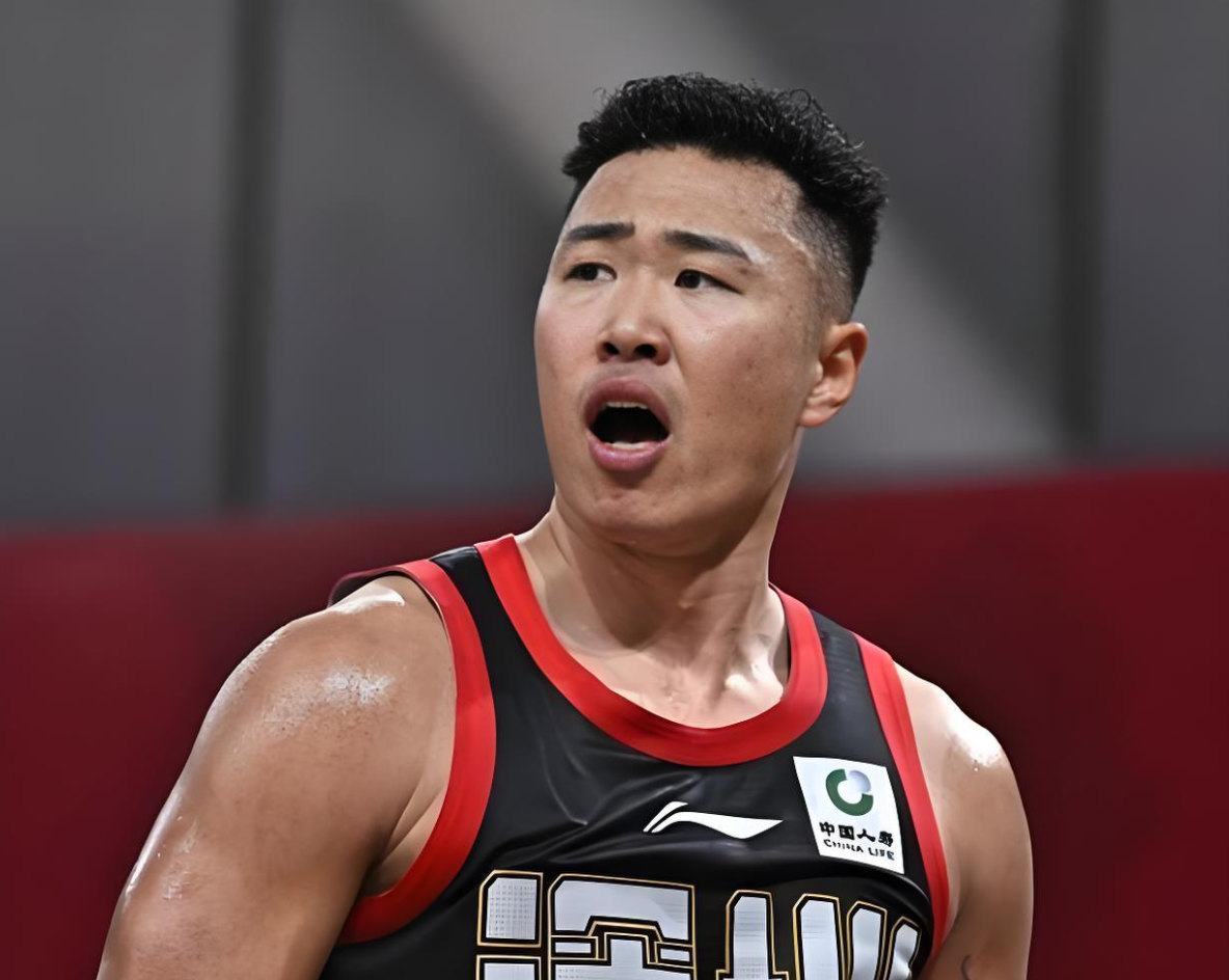 五大联赛-贺希宁“哑巴吃黄连”，球迷：裁判“和稀泥”