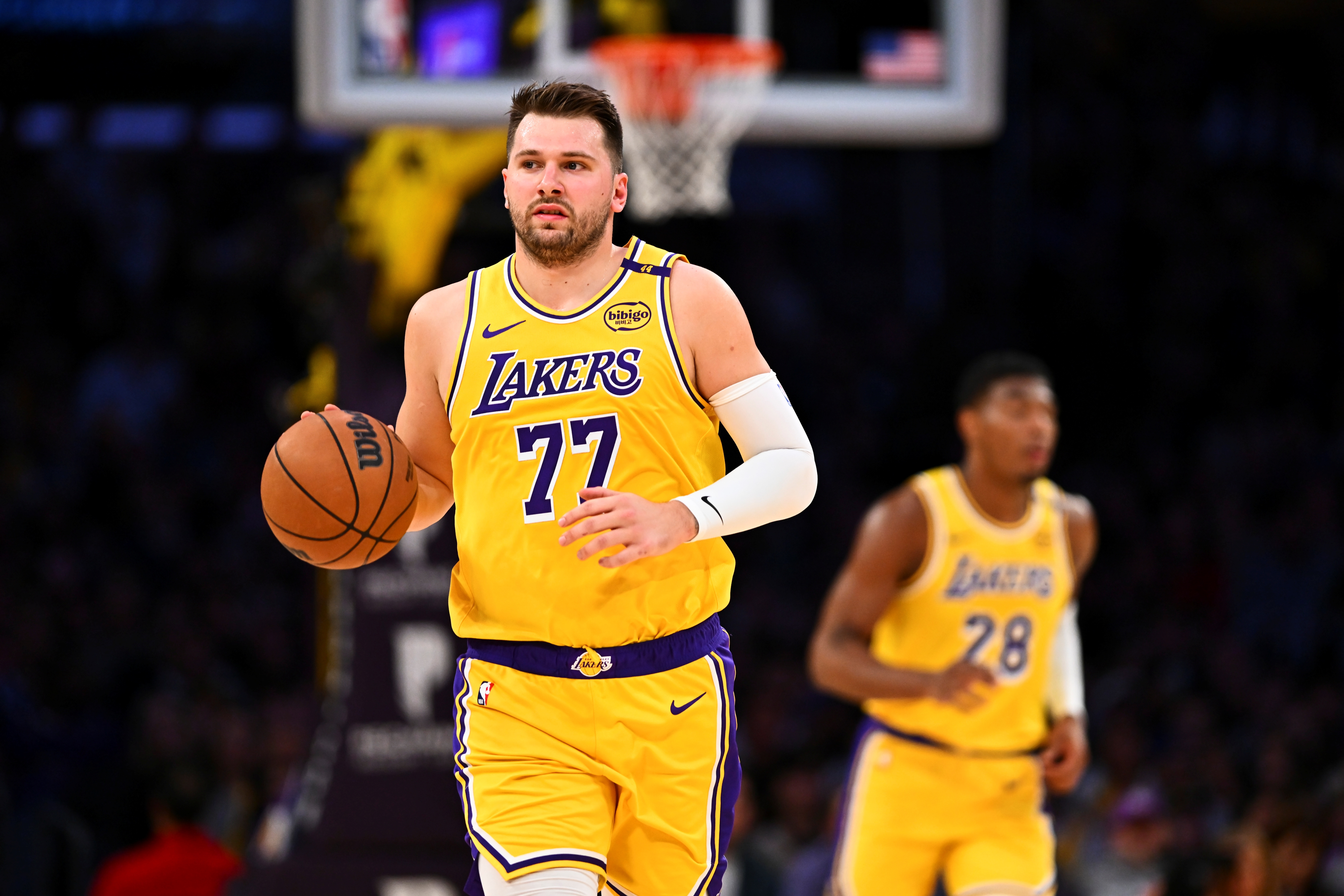 赛程时间表-八村塁：东契奇在场下带来了积极的能量 这真的帮助了整个球队