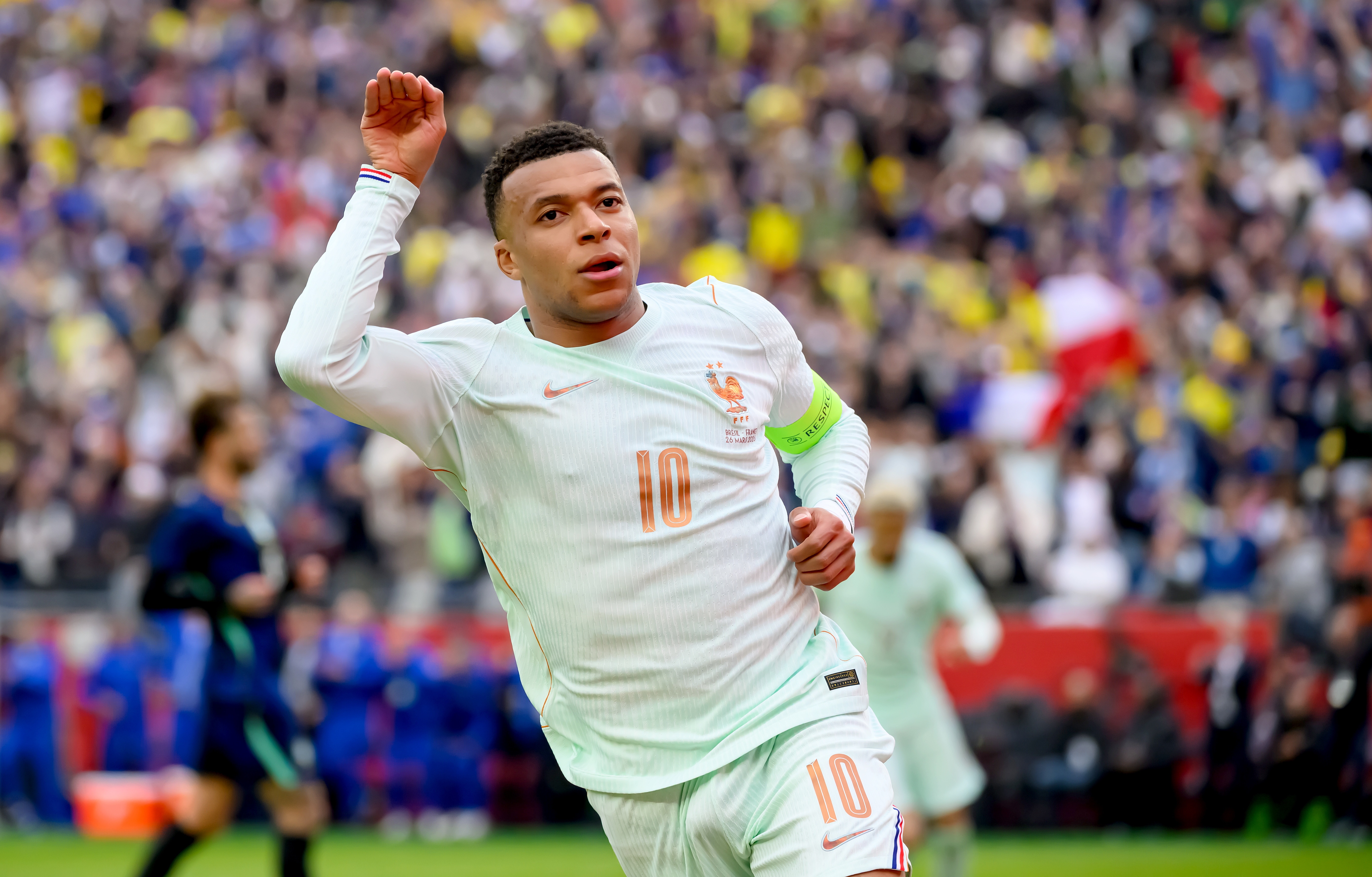 五大联赛-目标双冠！姆巴佩：有人担心我坐等世界杯；C罗在皇马都曾遭批评